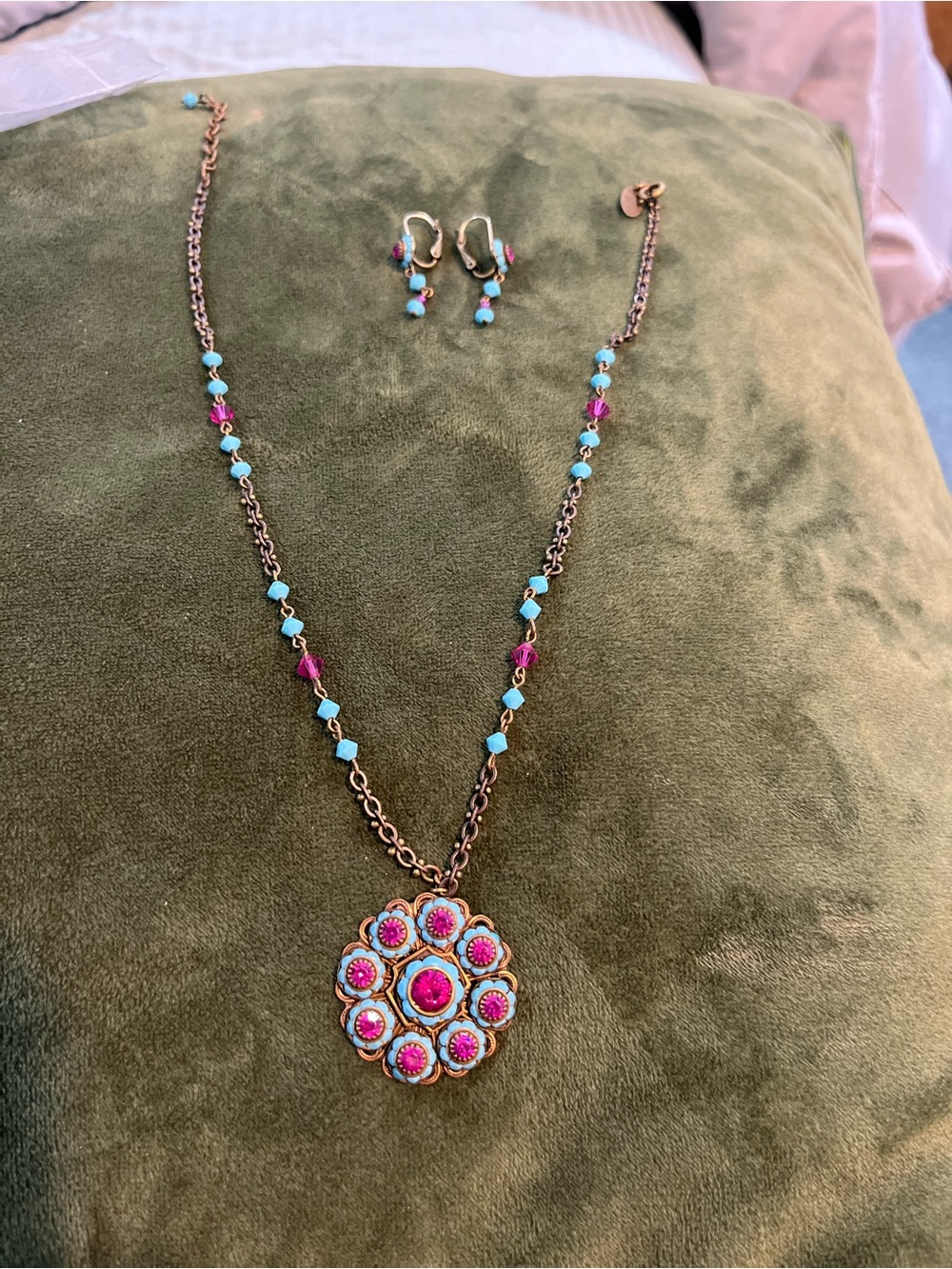 Liz Palacios Gold-Tone Floral Necklace & earrings set Pink and Turquoise Beads